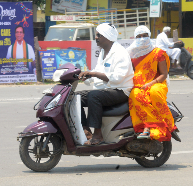 Heavy_20Heat_20Waves_20in_20Telugu_20States_20Photos-3.jpg 3