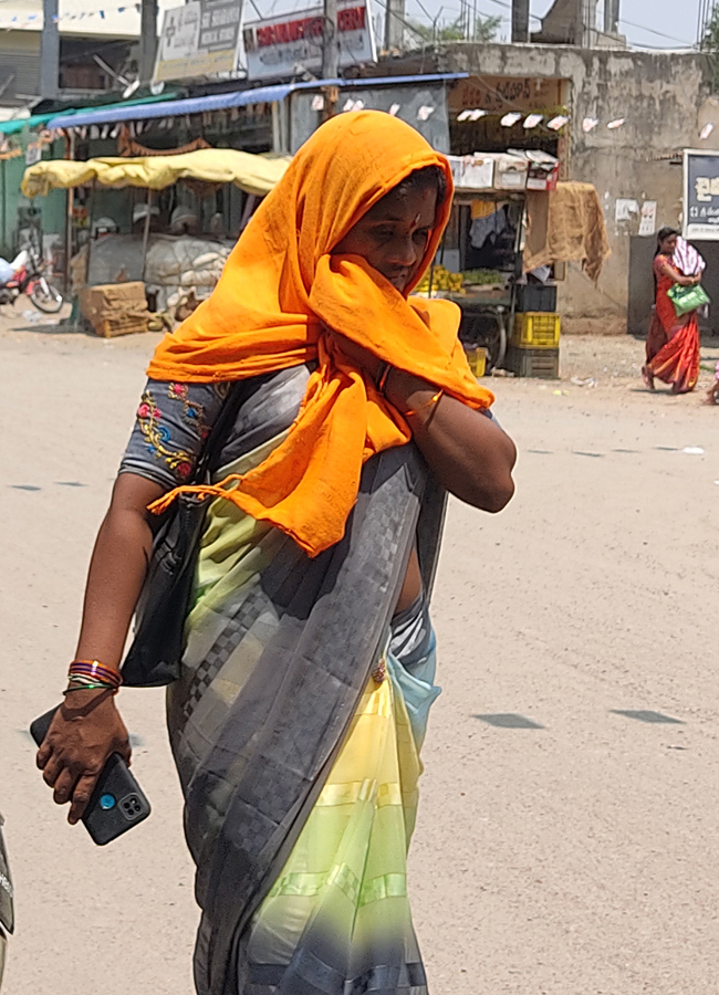 Heavy_20Heat_20Waves_20in_20Telugu_20States_20Photos-7.jpg 7