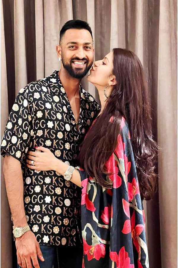 Krunal-Pandya_Pankhuri-Sharma-1.jpg 2