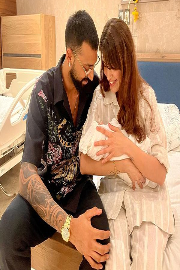 Krunal-Pandya_Pankhuri-Sharma-10.jpg 14