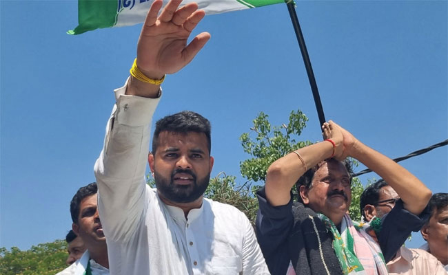 Prajwal_20Revanna.jpg