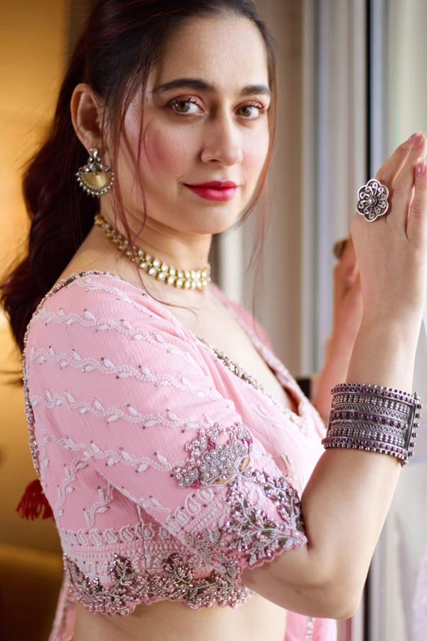 Sanjeeda-Shaikh-11.jpg 12