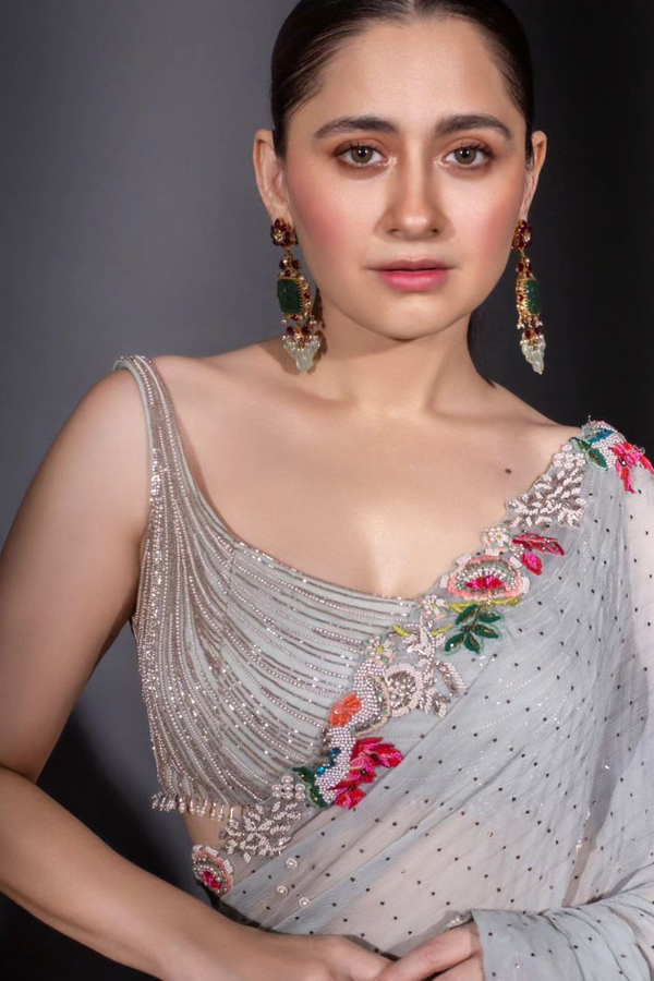 Sanjeeda-Shaikh-2.jpg 3