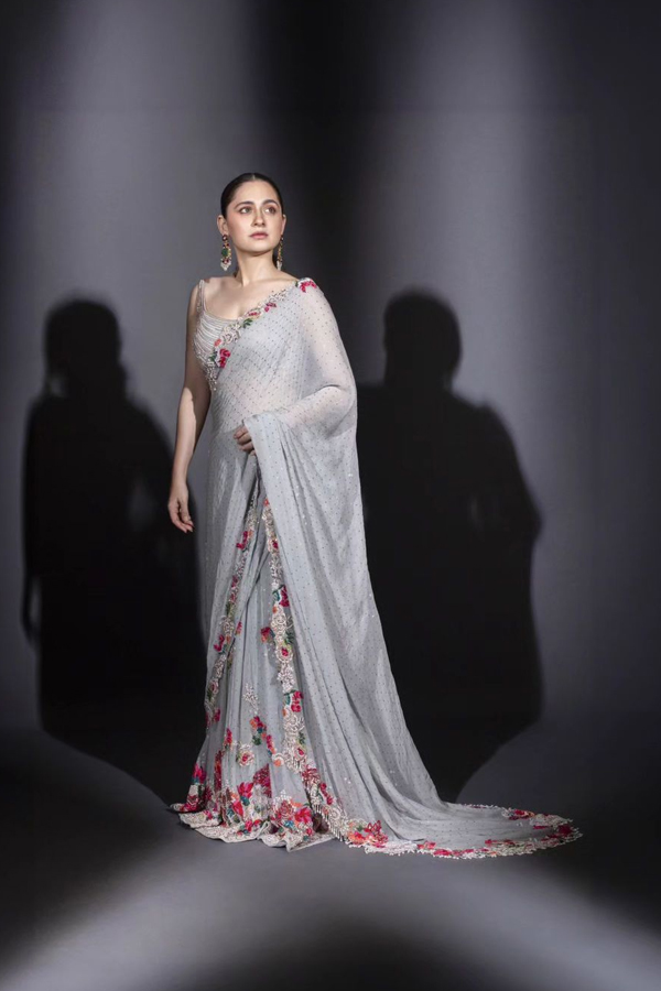 Sanjeeda-Shaikh-3.jpg 4
