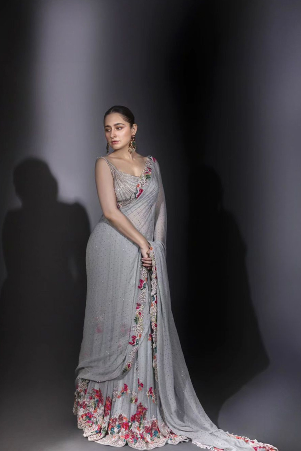 Sanjeeda-Shaikh-6.jpg 7