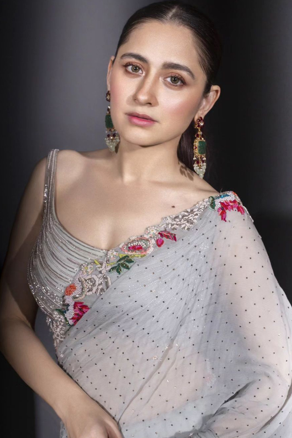 Sanjeeda-Shaikh-7.jpg 8