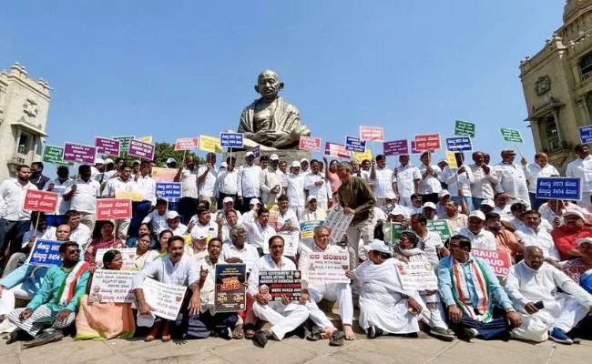 siddaramaiah-dharna.jpg