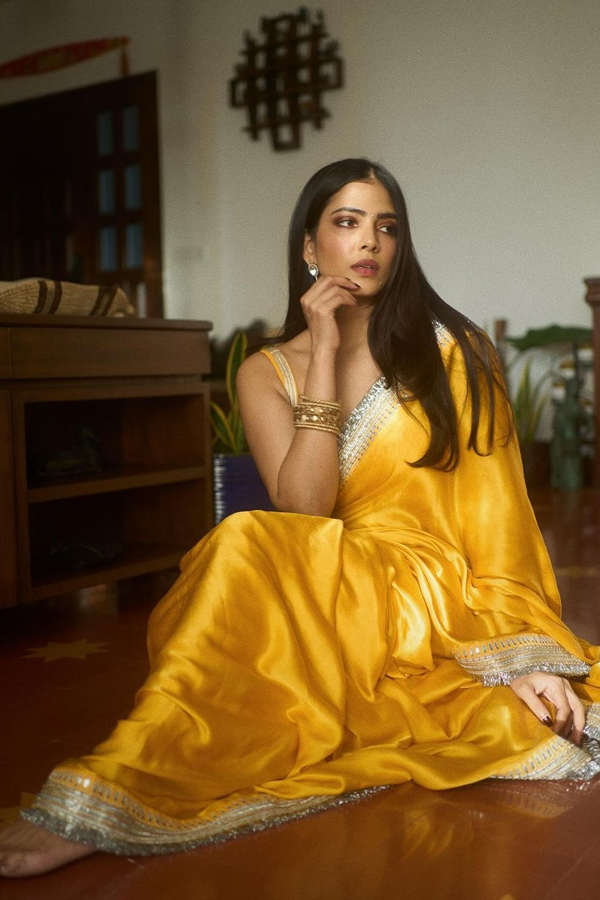 Malavika-Mohanan-11.jpg 12