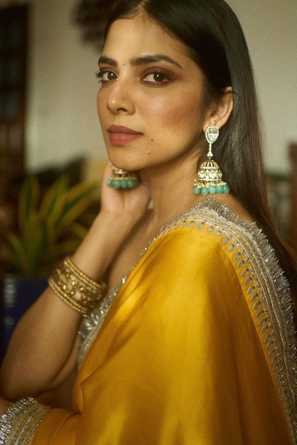 Malavika-Mohanan-12.jpg 13
