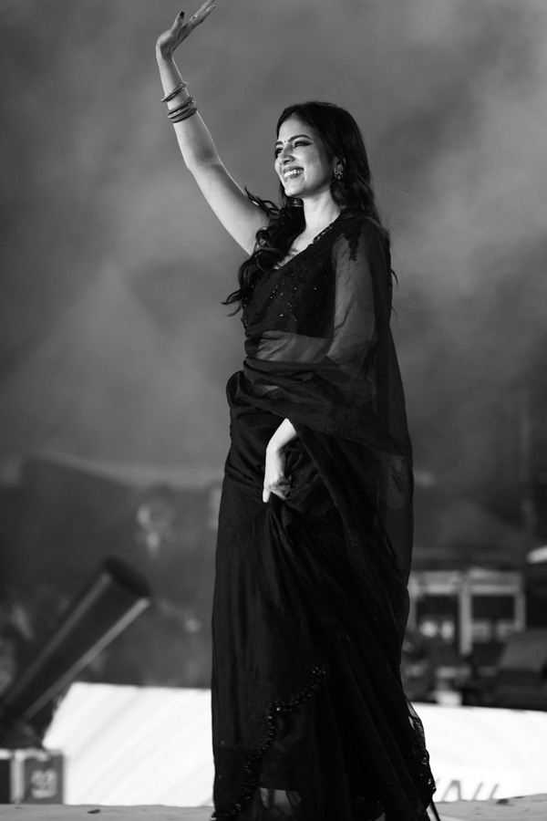 Malavika-Mohanan-3.jpg 4