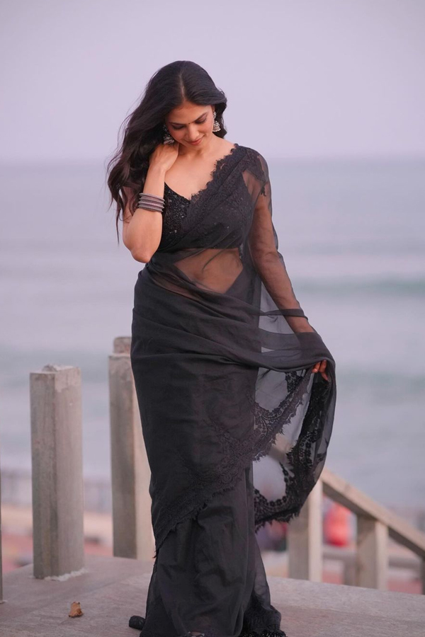 Malavika-Mohanan-5.jpg 6