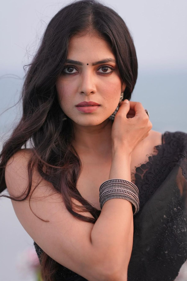 Malavika-Mohanan-6.jpg 7