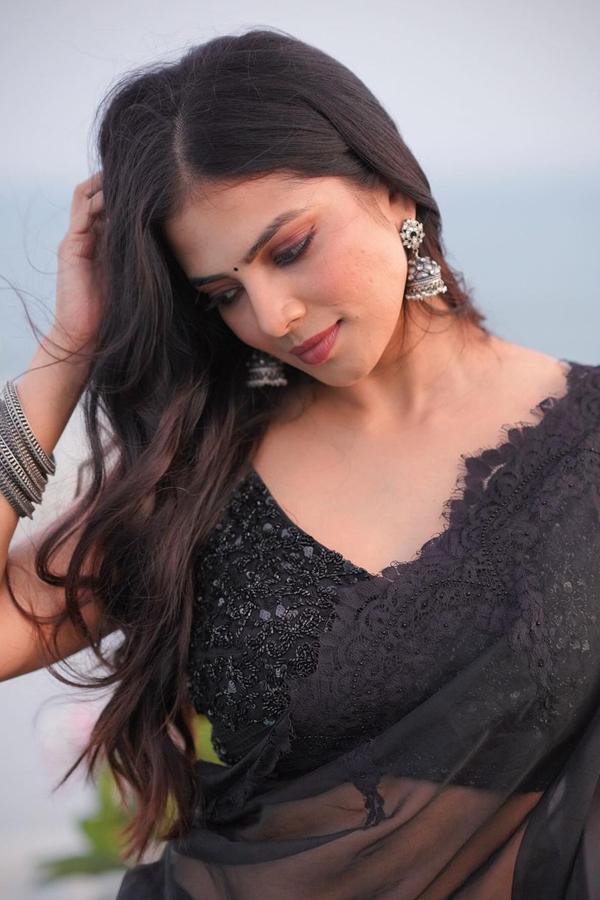 Malavika-Mohanan-8.jpg 9