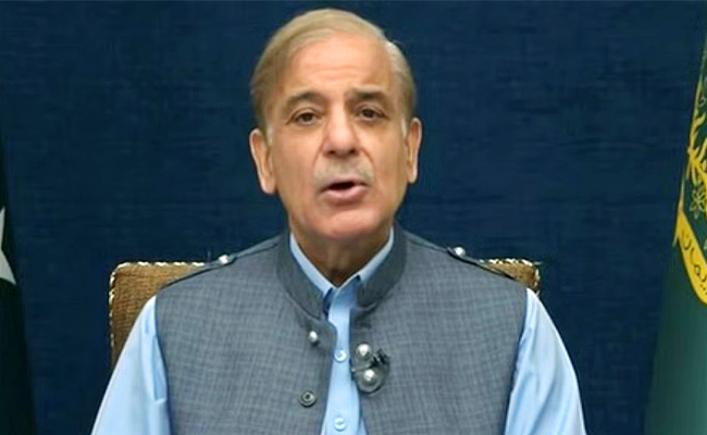 Pak-PM-Sharif-Meets-IMF.jpg