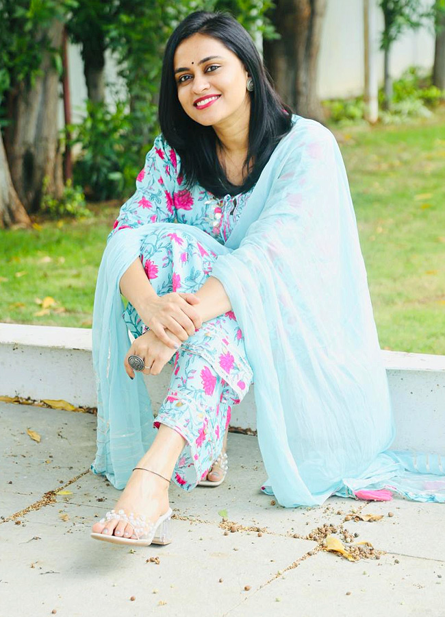 Intresting_20Facts_20About_20Anchor_20Geetha_20Bhagath_20Photos_20_283_29.jpg 4