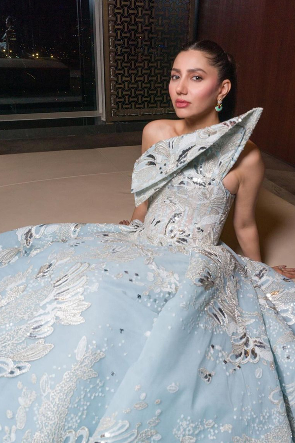 Mahira-Khan-2.jpg 3