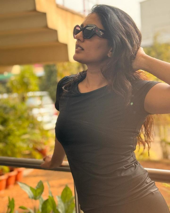 EeshaRebba-06.jpg 6