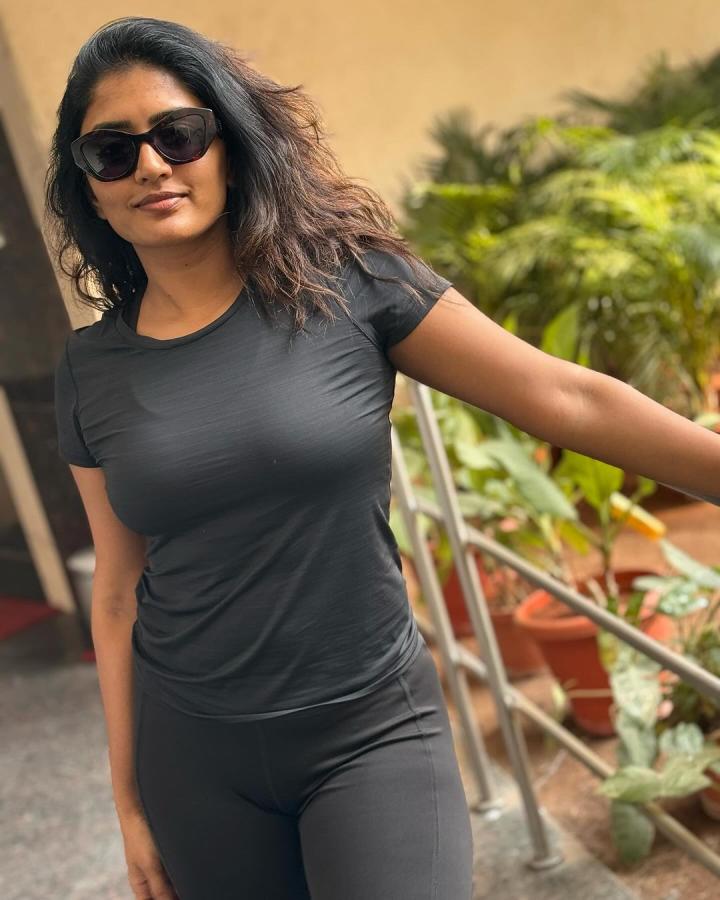 EeshaRebba-09.jpg 9