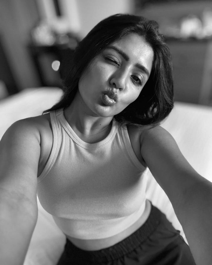 EeshaRebba-14.jpg 14