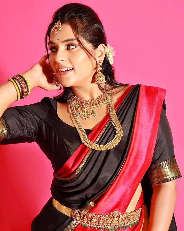 KavyaKalyanram-04.jpg 4