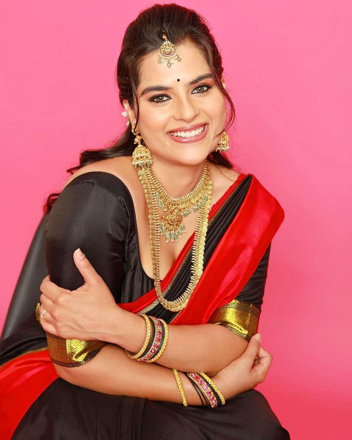 KavyaKalyanram-05.jpg 5