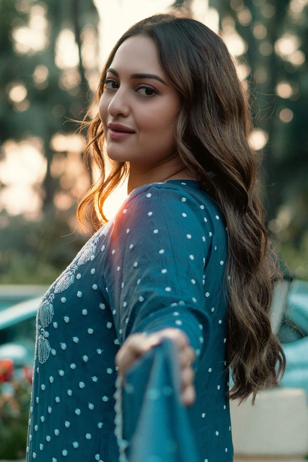 Sonakshi-Sinha-10_0.jpg 11