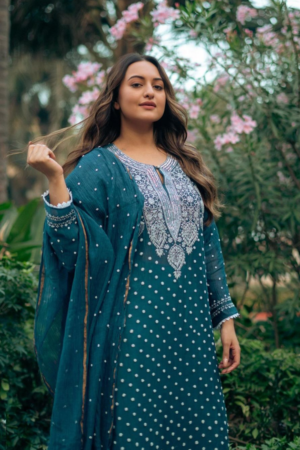 Sonakshi-Sinha-9_0.jpg 10