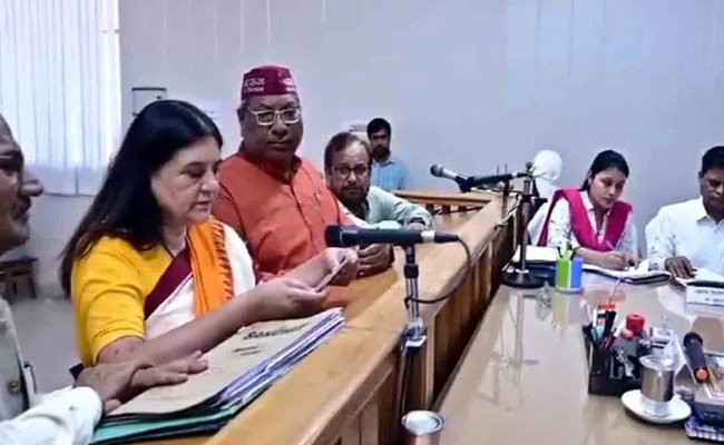 menaka_20gandhi.jpg