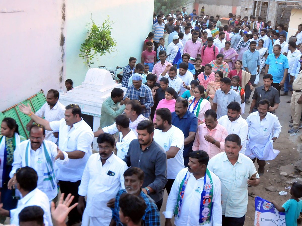 ys_20bharathi_20election_20campaign-_20_2814_29.jpg 14