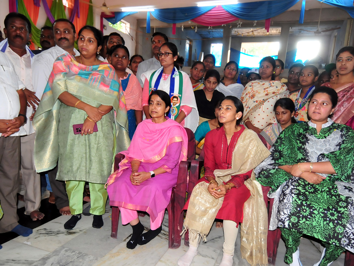 ys_20bharathi_20election_20campaign-_20_2817_29.jpg 17