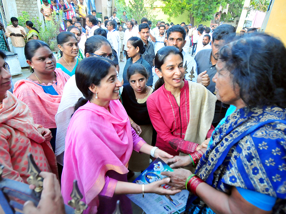ys_20bharathi_20election_20campaign-_20_281_29.jpg 1