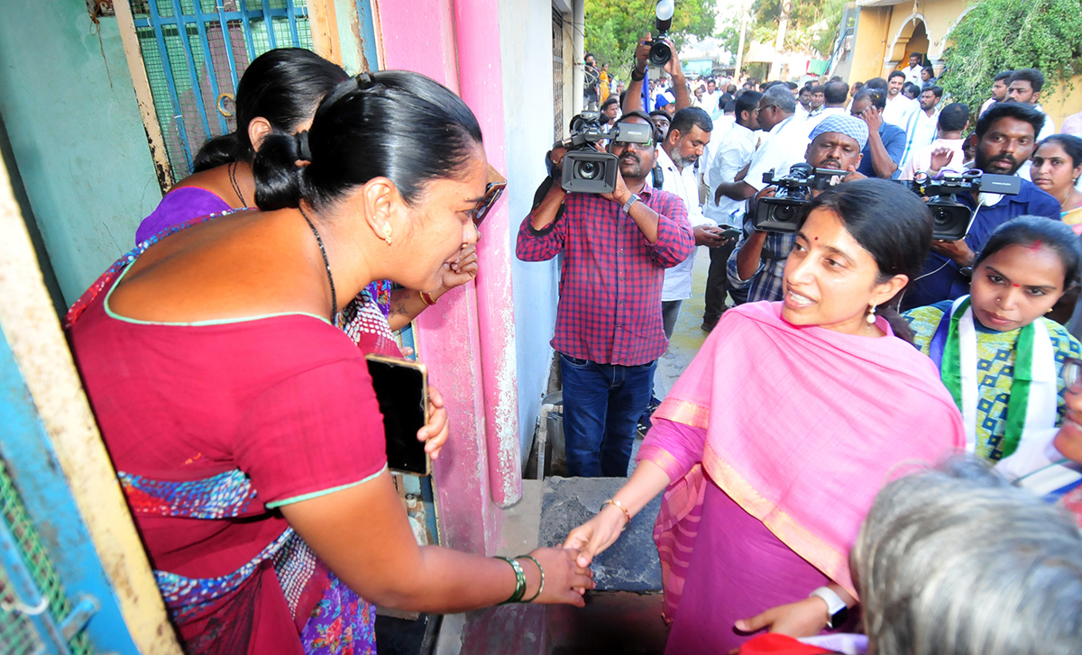 ys_20bharathi_20election_20campaign-_20_282_29.jpg 2