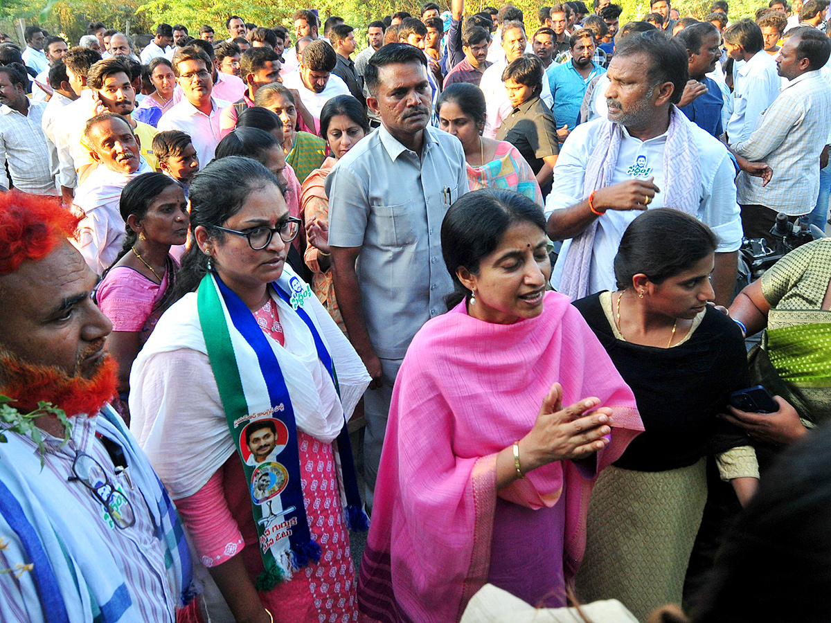 ys_20bharathi_20election_20campaign-_20_286_29.jpg 6