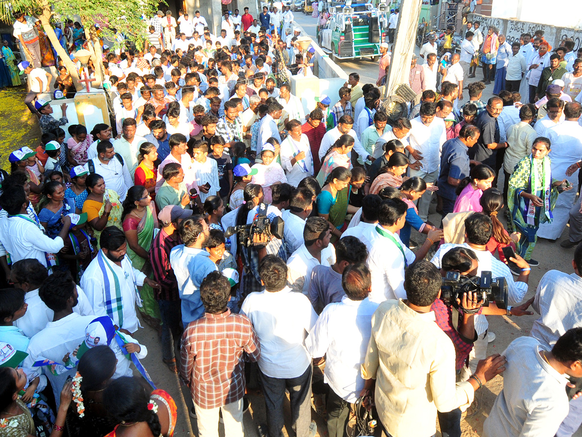 ys_20bharathi_20election_20campaign-_20_287_29.jpg 7
