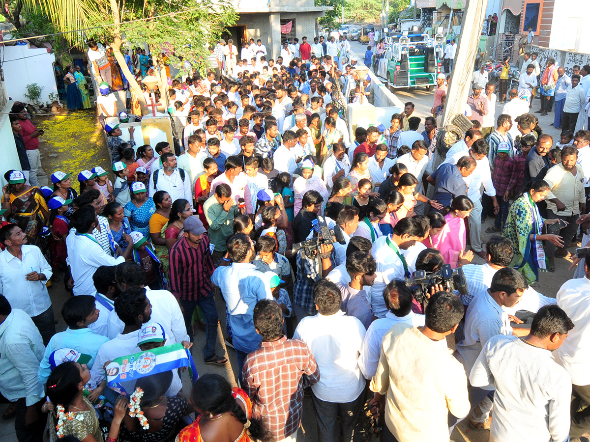 ys_20bharathi_20election_20campaign-_20_288_29.jpg 8