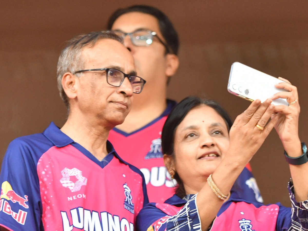 Celebreties_20Cricket_20At_20Uppal_20Stadium_20Hyderabad_20Photos_20_2814_29.jpg 15