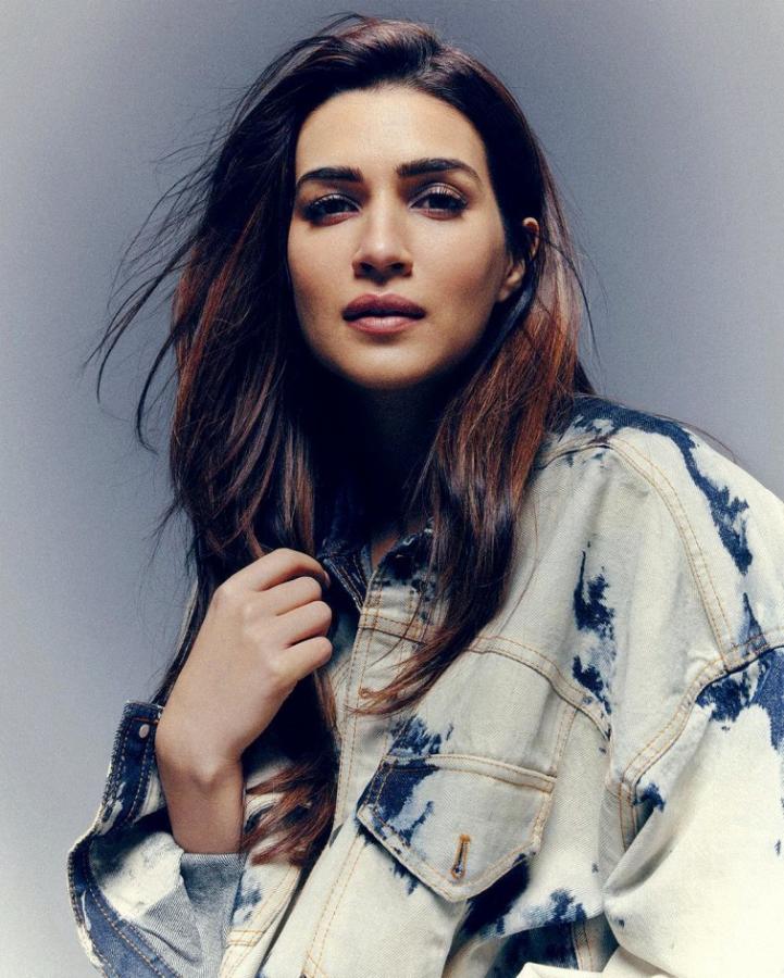 KritiSanon-03.jpg 3