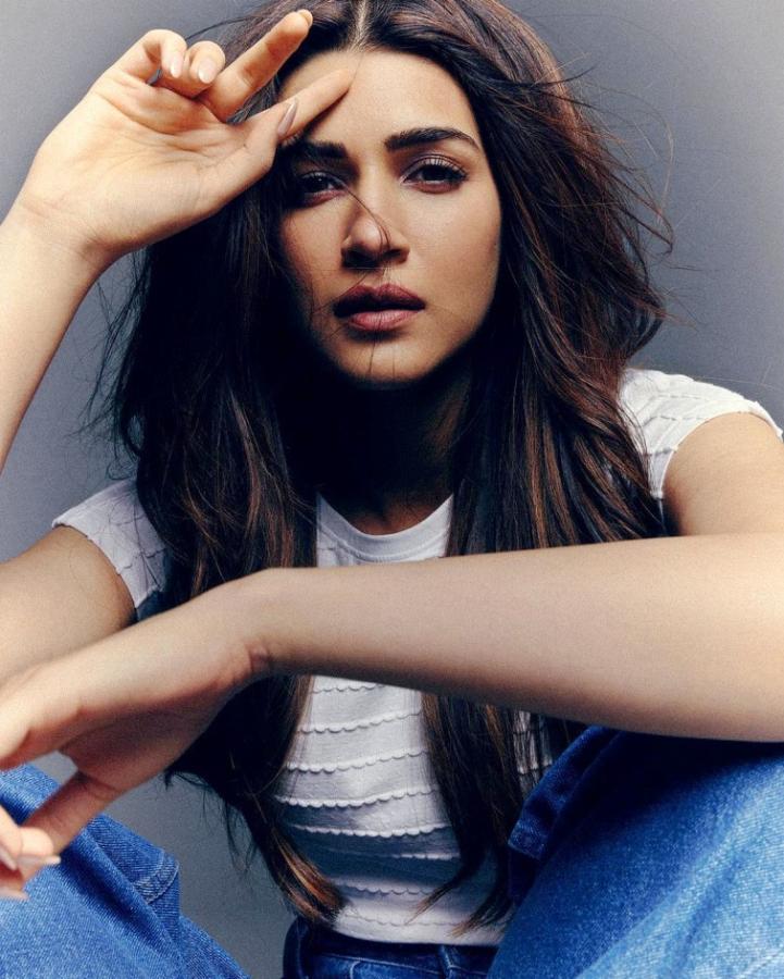 KritiSanon-11.jpg 11