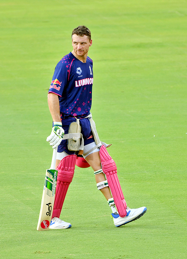 SRH_20and_20RR_20Players_20Practice_20Session_20uppal_20stadium_20special_20photos-_20_287_29.jpg 7