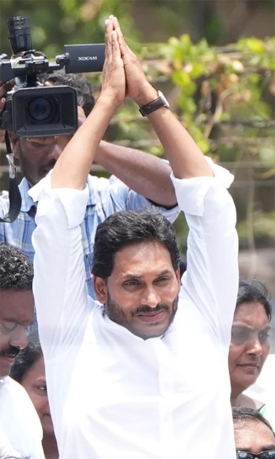CM_20Jagan_20Public_20Meeting_20at_20Narasapuram_20Photos-14.jpg 14