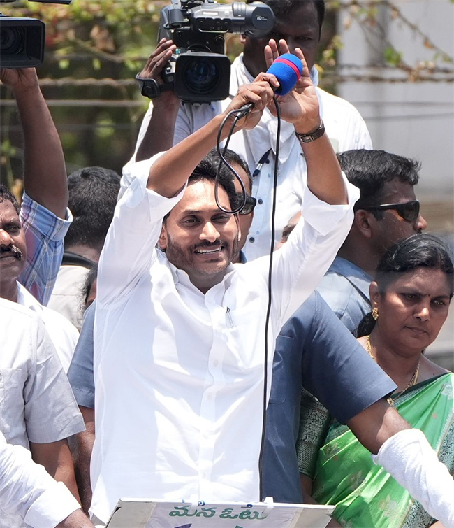 CM_20Jagan_20Public_20Meeting_20at_20Narasapuram_20Photos-8.jpg 8