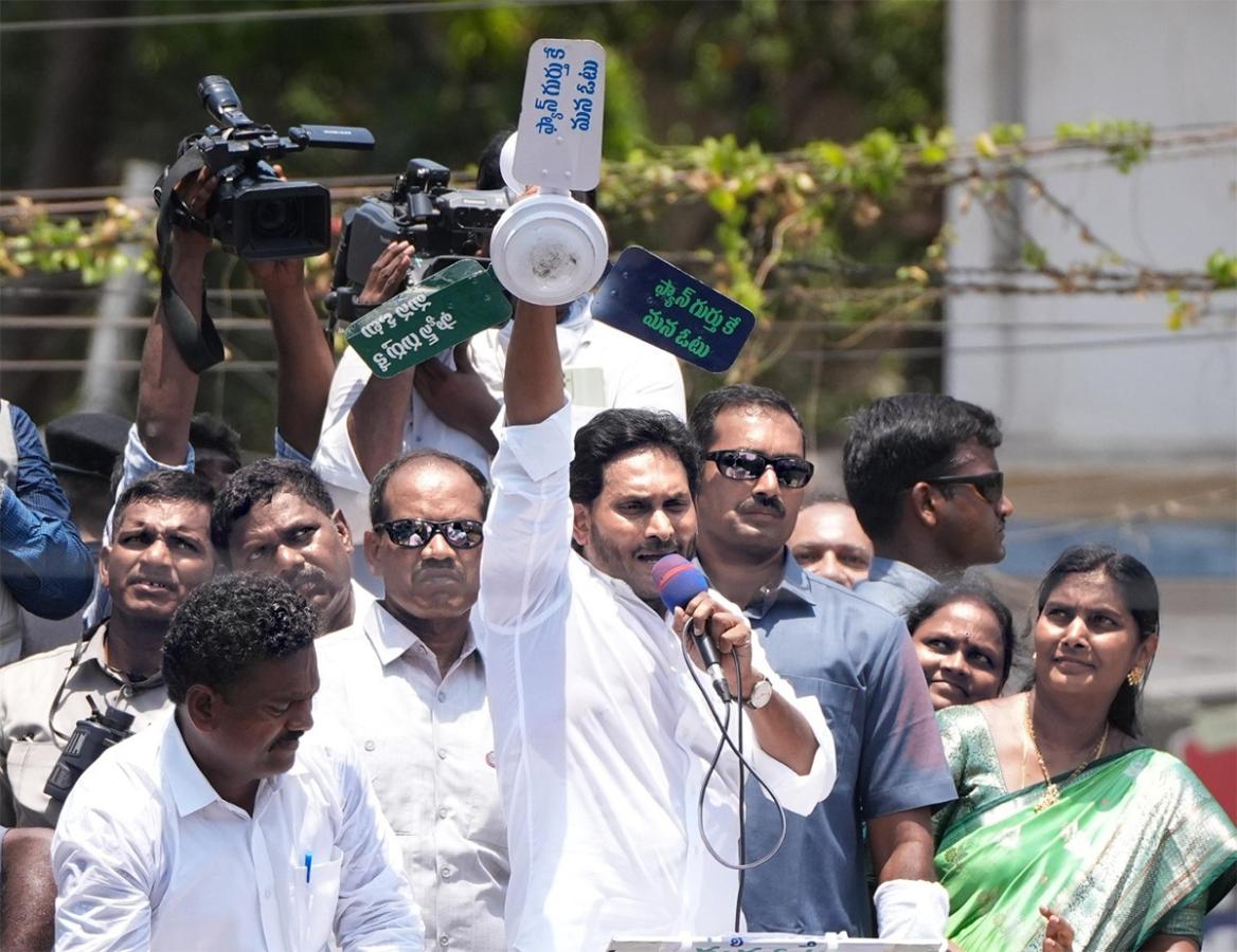 CM_20Jagan_20Public_20Meeting_20at_20Narasapuram_20Photos-9.jpg 9