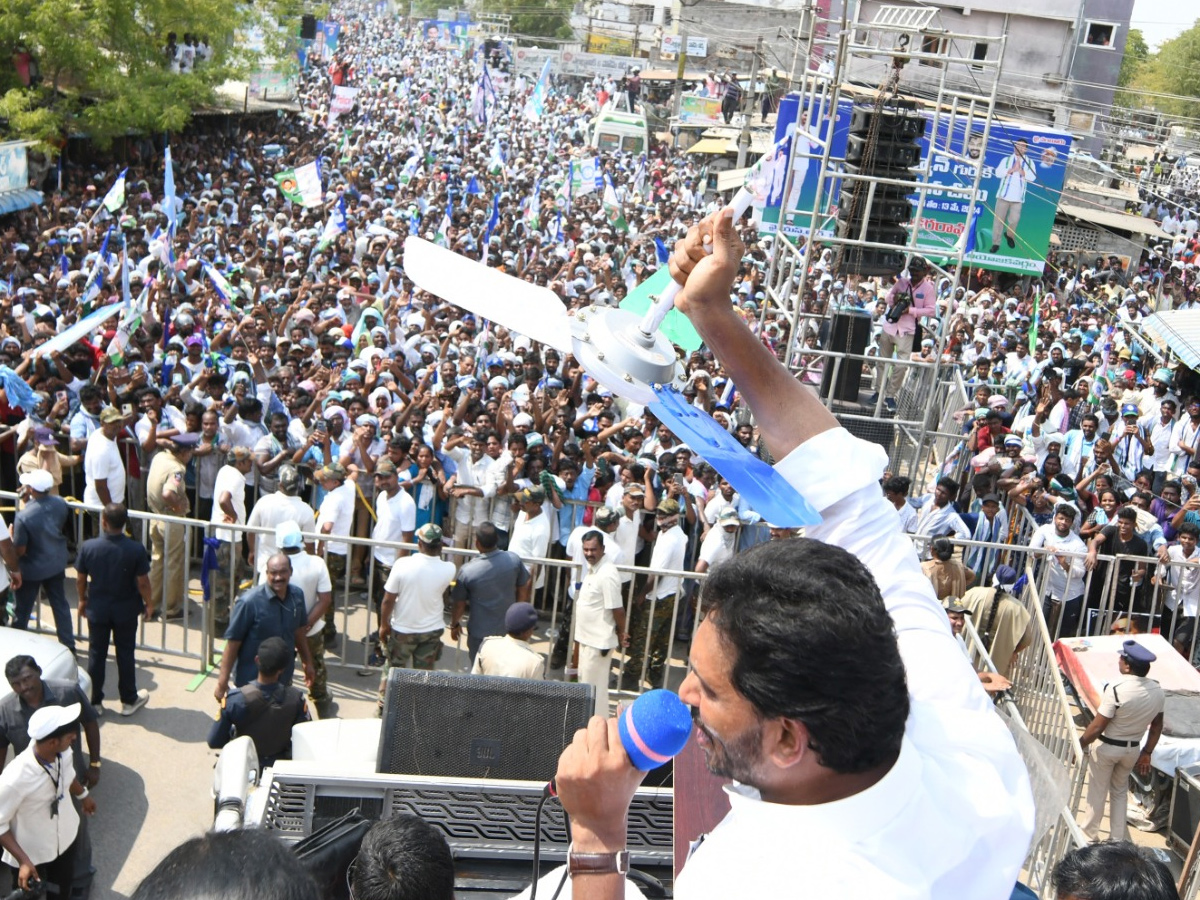 CM_20YS_20Jagan_20Public_20Meeting_20at_20Pedakurapadu_20Photos_20_2813_29.jpg 1