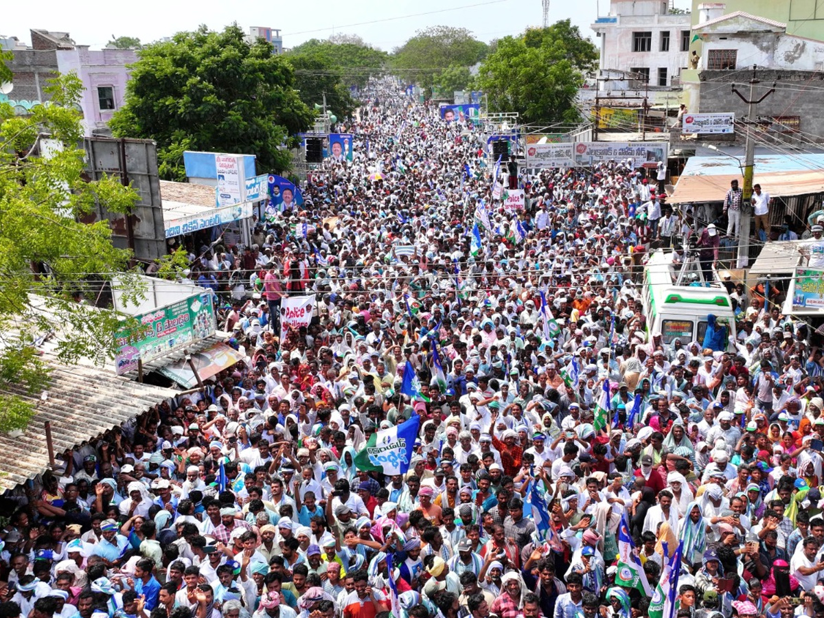 CM_20YS_20Jagan_20Public_20Meeting_20at_20Pedakurapadu_20Photos_20_2817_29.jpg 15