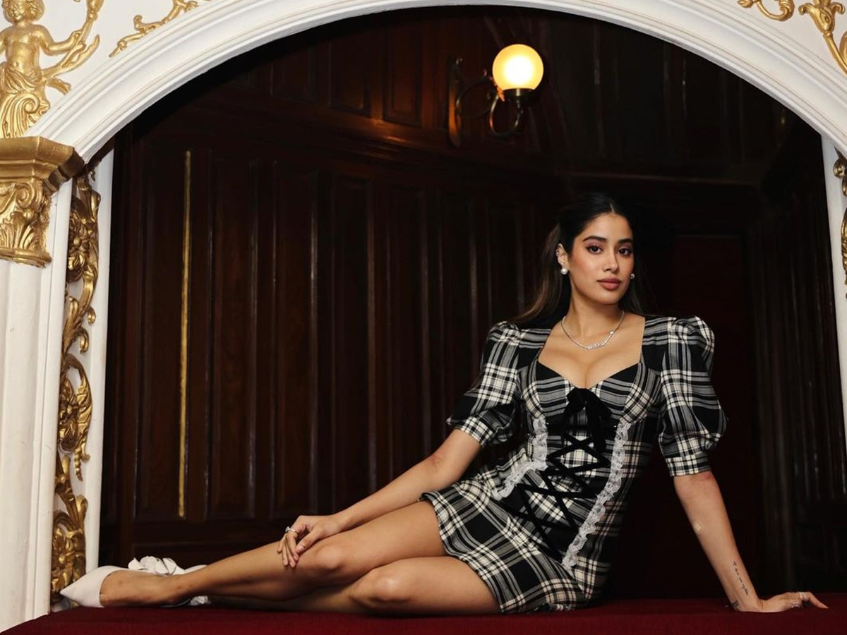 Janhvi-Kapoor-2.jpg 3