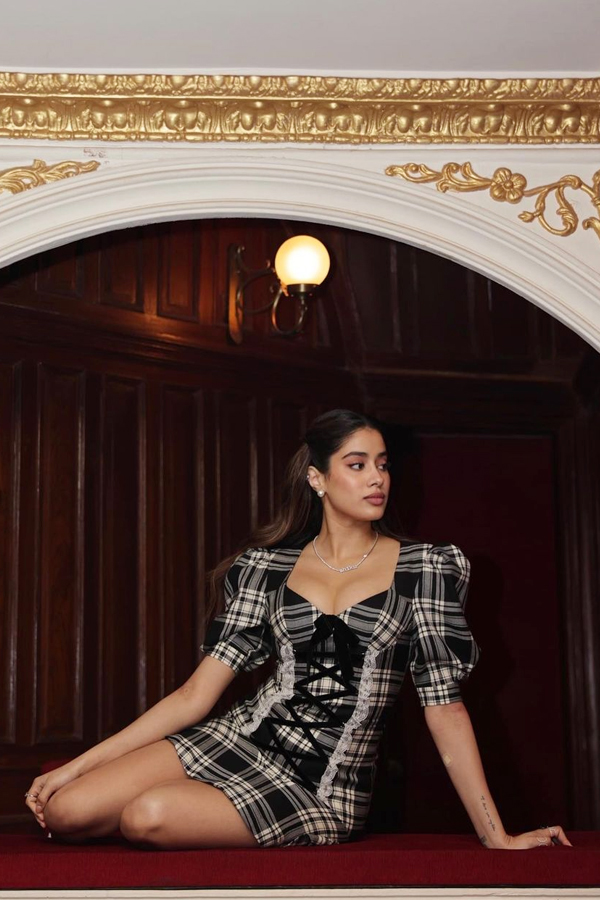 Janhvi-Kapoor-4.jpg 5