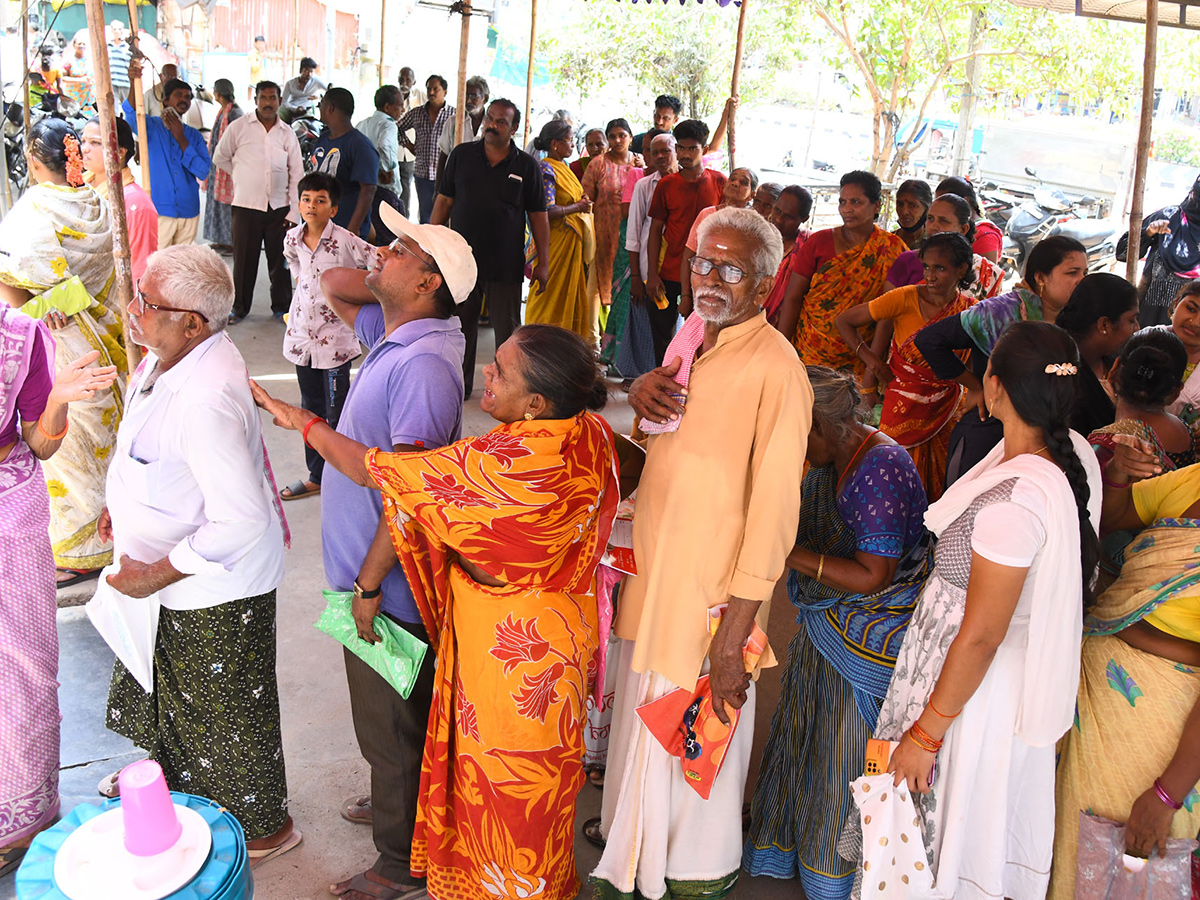 Pension_20kanuka_20in_20andhra_20pradesh_20photos-_20_2812_29.jpg 12