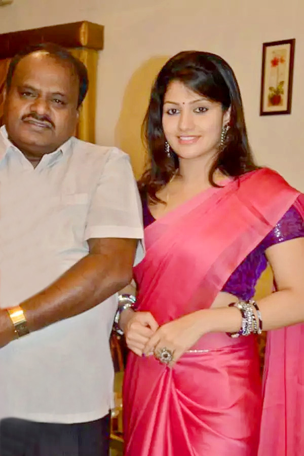 Intresting_20Facts_20About_20Radhika_20Kumaraswamy_20Photos_2028.jpg 10