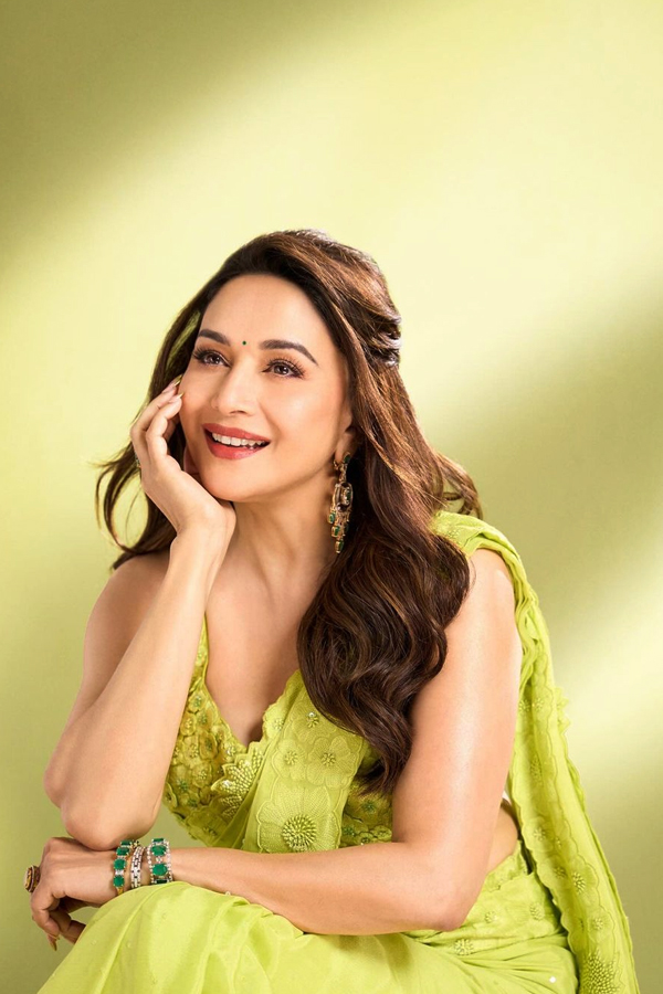Madhuri-Dixit-11.jpg 12