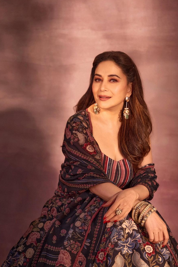Madhuri-Dixit-3.jpg 4